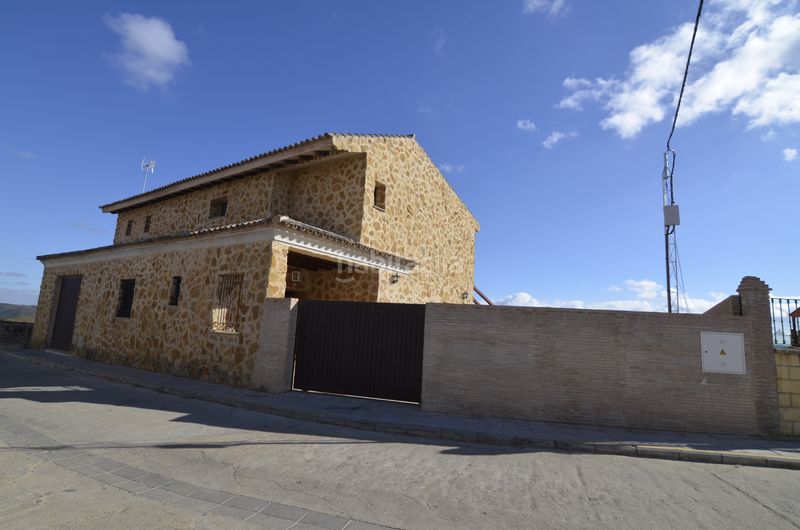 Foto ce21e72a-1631-4d08-abdb-8d9b7ad49e61. Chalet in calle francisco delgado alonso 37 in Madroño (El)