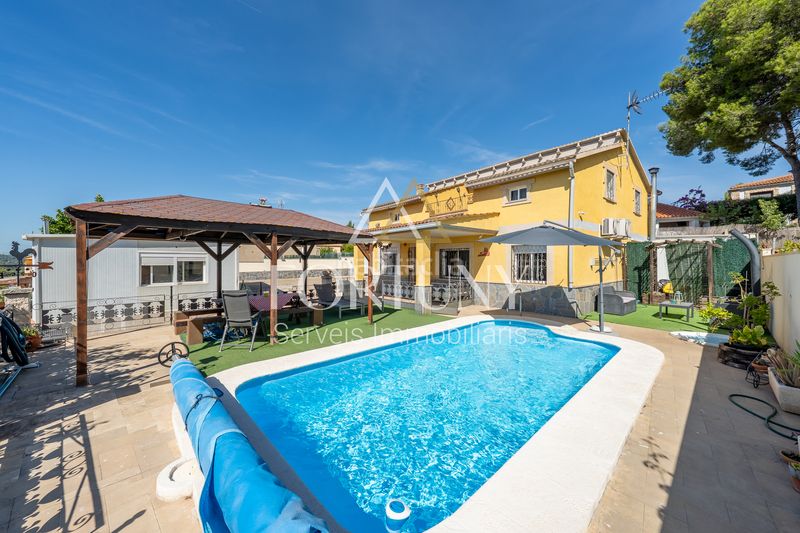 Foto b6e2823b-6f67-47a8-8948-0f42e177b1a0. Casa amb aparcament piscina a Catllar (El)