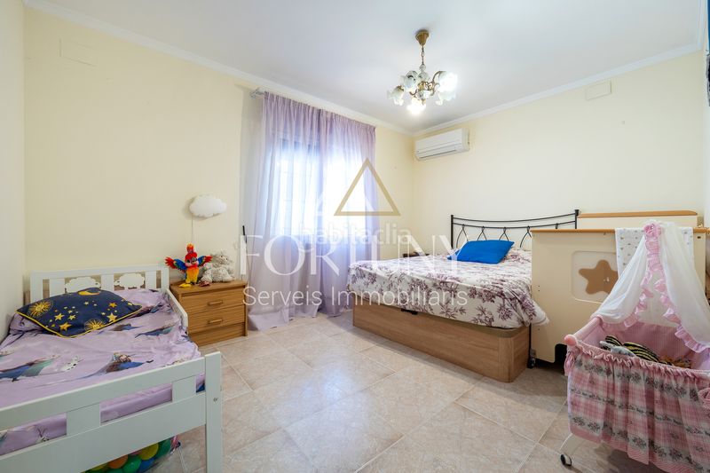 Foto b7bb41eb-c3ae-4630-8efb-696d5de661f7. Casa amb aparcament piscina a Catllar (El)