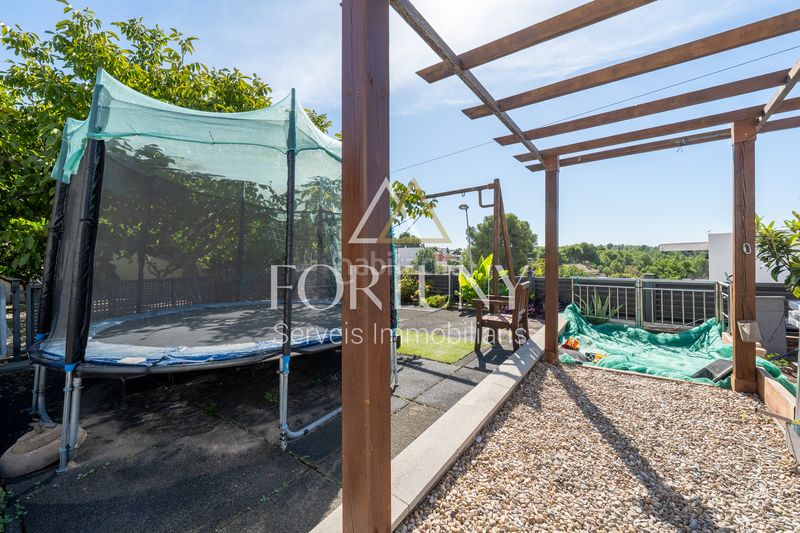 Foto f6f2bbf7-3fdf-4e1c-b12b-49f0679be265. Casa amb aparcament piscina a Catllar (El)