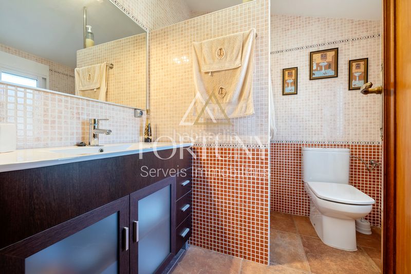 Foto fe00a2d2-766b-443f-80e4-ff0a0f7b4f95. Casa amb aparcament piscina a Catllar (El)
