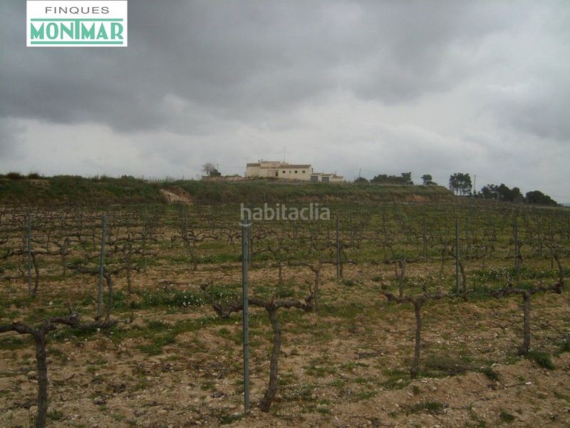Foto 8b3ee1ec-e516-4336-a3b3-2bea3ca70968. Masia a Sant Jaume dels Domenys