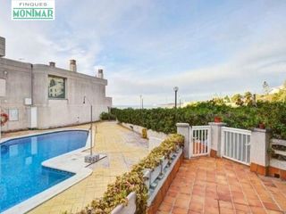 Pis  Calle joan salvador papasseit. Casa familiar con 5 habitaciones, vistas al mar y garaje para 4