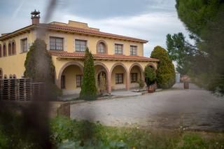 Masia a Santa Fe del Penedès. En venta bodega en el penedès.