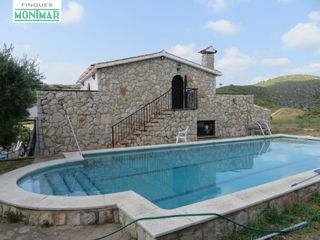 Bauernhof  Cal luna. Masía reformada con 15,6 ha de terreno, piscina, pozo y vistas a