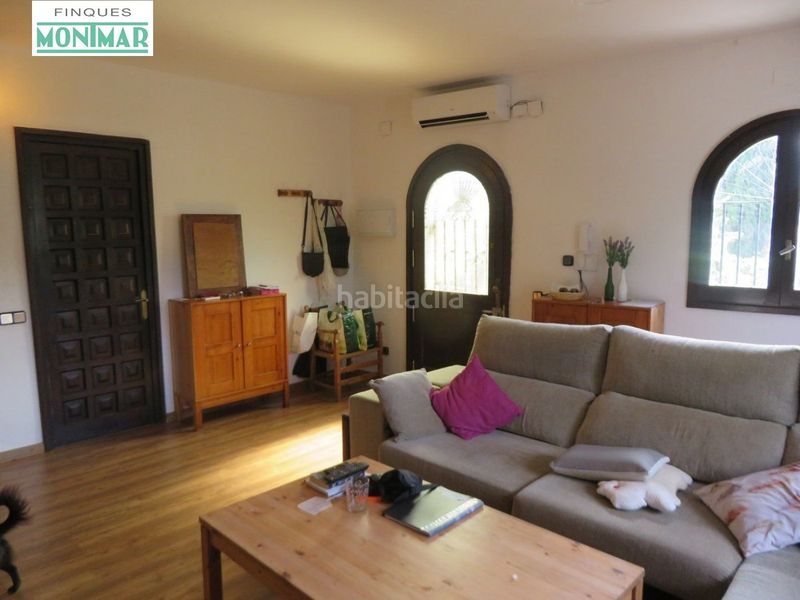 Foto e1776215-5bbb-41ef-9770-84e51853d28b. Masia amb piscina a Canyelles