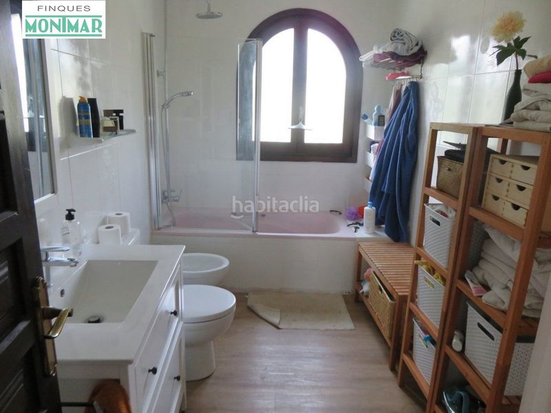 Foto fad768fc-d035-4658-894a-cf8349626724. Masia amb piscina a Canyelles