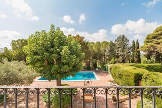 Masia  Mas colomer. Finca rústica con masía pairal, bodega, viñedos, piscina y 2 viv