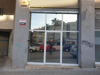 Lloguer Local Comercial a Centre. Local centrico de 63,5 m2 útiles de alquiler en sant pere de rib