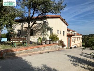 Masia  Calle montserrat. Finca de turismo rural en funcionamiento en el penedès, con dos