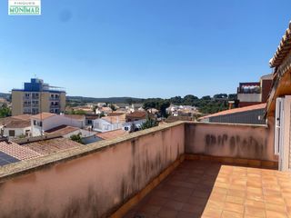Attique  Lluis companys. Ático dúplex familiar con 6 habitaciones, terraza de 70 m2 y gar