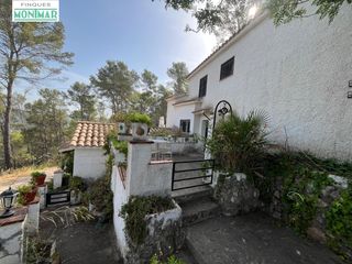 House in Puig Moltó - Can Macià. Casa independiente con gran parcela en pleno parc natural del ga