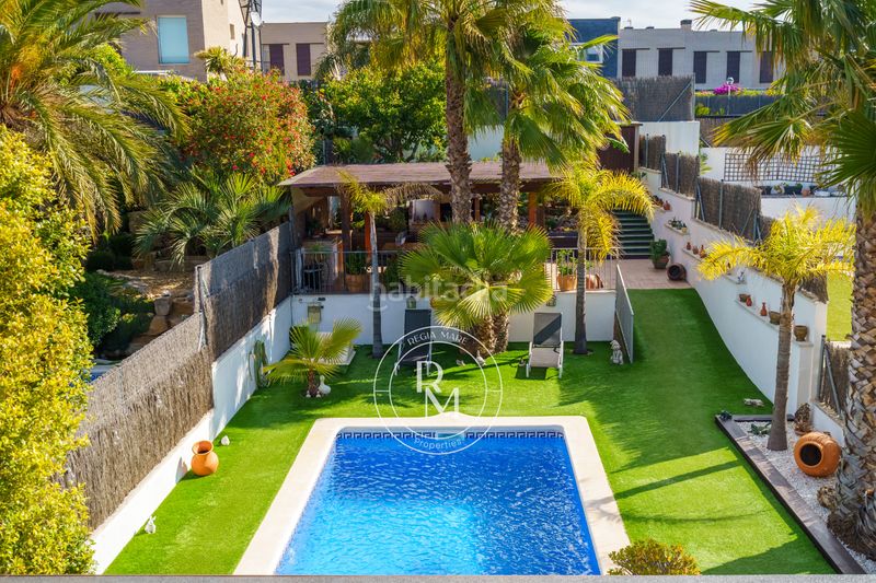 Foto bee2461b-4c93-4219-9ce3-afd4cc733e68. Casa aparellada amb xemeneia calefacció aparcament piscina a Roda de Barà