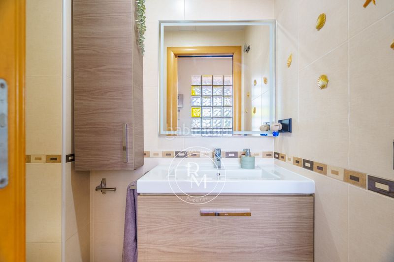 Foto c28cbb41-44eb-4225-b3b4-0635557a71d1. Casa aparellada amb xemeneia calefacció aparcament piscina a Roda de Barà