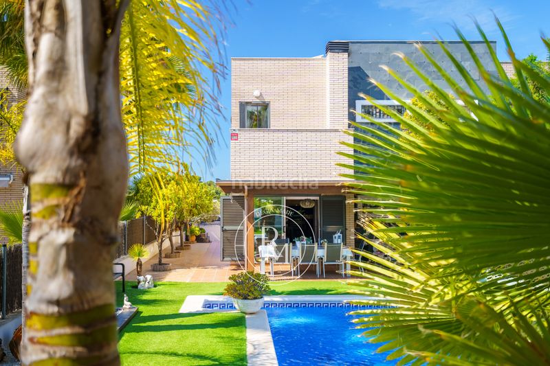 Foto eaa39e20-f3d3-4579-9a04-81eb947a3944. Casa aparellada amb xemeneia calefacció aparcament piscina a Roda de Barà