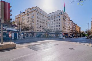 Pis a Camino de Ronda. Piso en camino de ronda junto recogidas