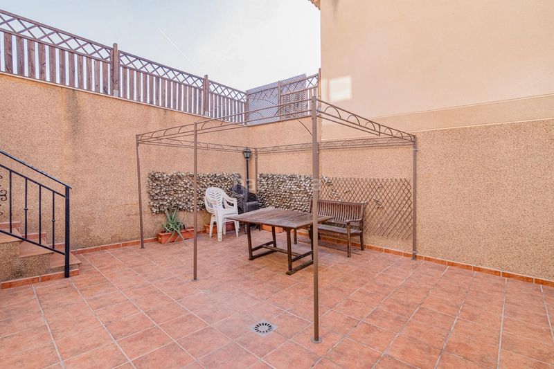 Foto e3b51a57-779e-473e-a5dd-0eae3efb053f. Casa adossada amb aparcament a Cijuela