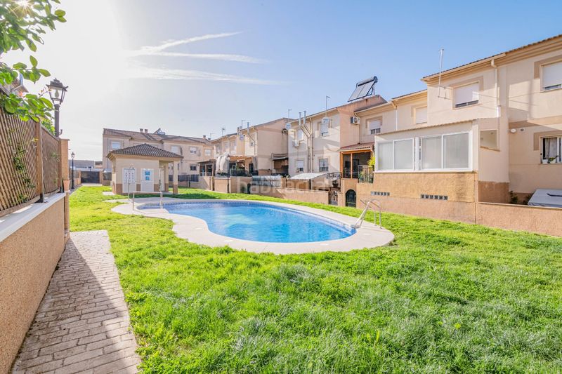 Foto ef5d59fe-557e-4bee-b0a3-70be299a5f1b. Casa adossada amb aparcament a Cijuela