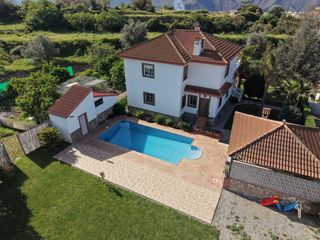 Chalet in Órgiva. Villa con licencia turística y alta rentabilidad en órgiva, la a