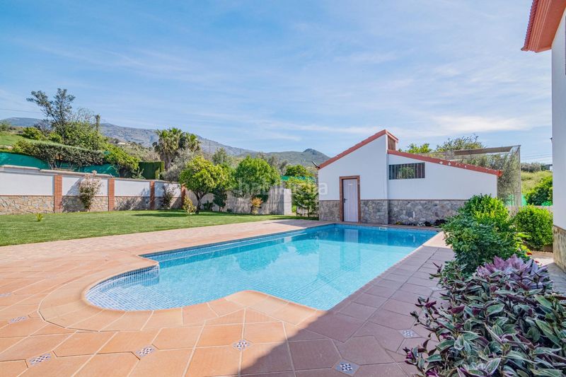 Foto 56ac8aea-f045-4934-aca2-f3905570f486. Xalet amb aparcament piscina a Órgiva