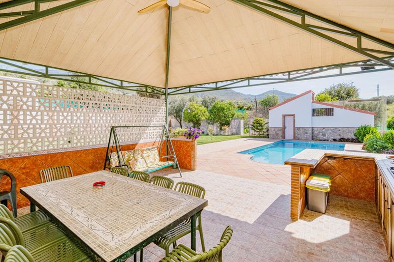 Foto 5a46303b-8a4d-4b9a-b9a3-43e8cc44b1bc. Xalet amb aparcament piscina a Órgiva