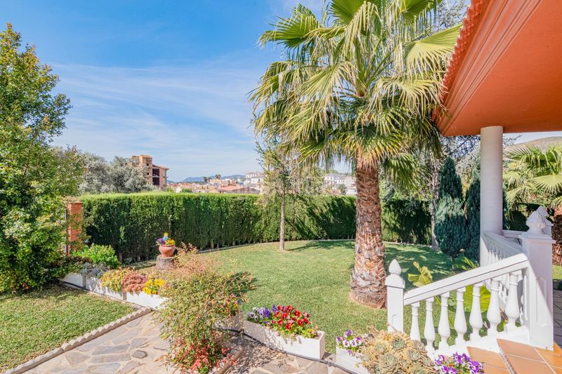 Foto 5a89f5cc-496e-4f81-9957-f6c9f9666e6b. Xalet amb aparcament piscina a Órgiva