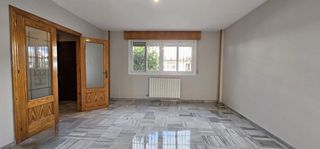 Casa adossada a Maracena. Venta de casa de tres plantas en maracena