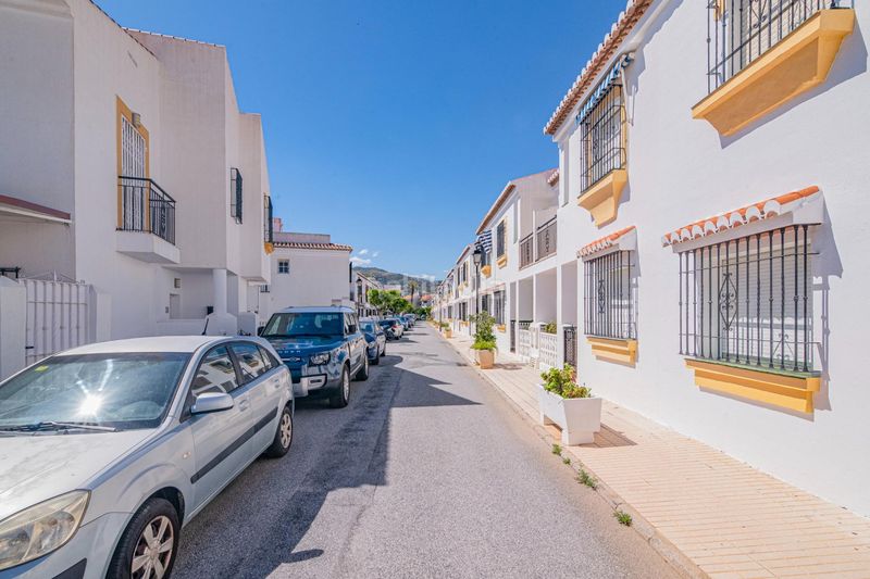 Foto adade367-a49c-4d09-8b21-8cc38abf7549. Casa adossada a Salobreña costa Salobreña