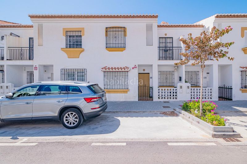 Foto ca1adb2b-6ed7-490c-a3d3-7ceada35c8e2. Casa adossada a Salobreña costa Salobreña