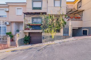 Casa adossada a Güevéjar. Casa en güevejar