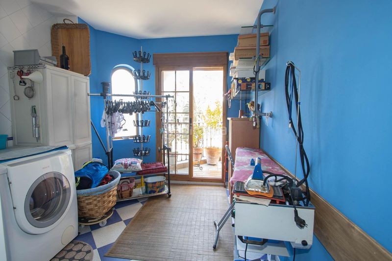 Foto b2d98325-e904-4534-908a-ba53d9f526fa. Casa amb calefacció aparcament a Peligros