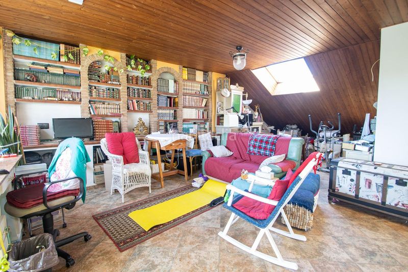 Foto c884d134-80ad-4f4c-9de6-dbbbd38074f8. Casa amb calefacció aparcament a Peligros