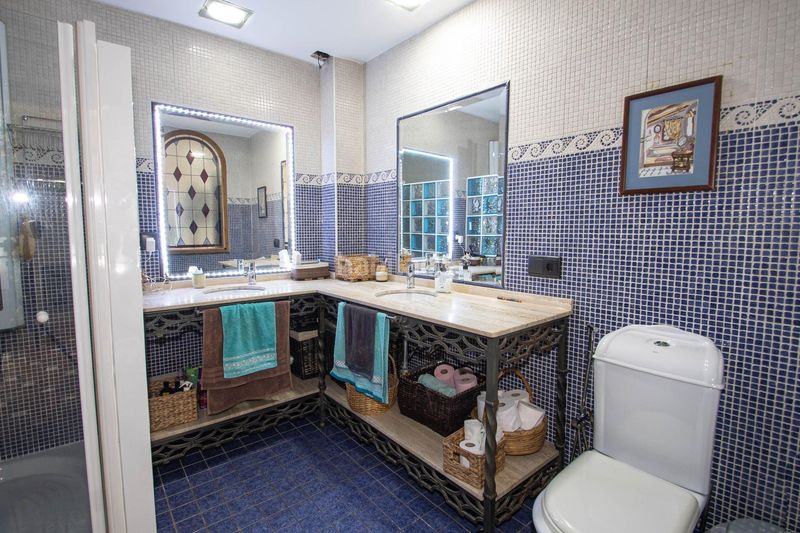 Foto f405e402-b5e0-42bb-8a44-4e5f426f88e8. Casa amb calefacció aparcament a Peligros