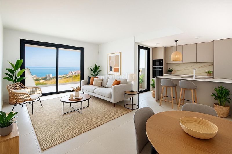 Foto 8282db5f-285f-4ec8-81bc-07d4c4ff1a1d. Pis amb aparcament piscina a Torreblanca del Sol Fuengirola