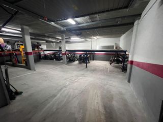 Car parking  Calle estornino. Garage cerrado para más de 5 coches cerrado