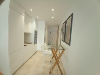 Rent Apartment  Avenida avenida isabel manoja. Acogedor apartamento reformado en el corazón de torremolinos por