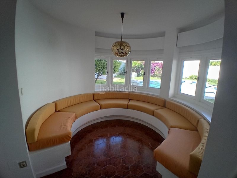 Foto 244f4eaf-7d67-4d78-b6fe-001050de01f0. Chalet en calle calle antequera 8 exclusiva villa en el corazón avda. de mijas por 1.8m en Fuengirola