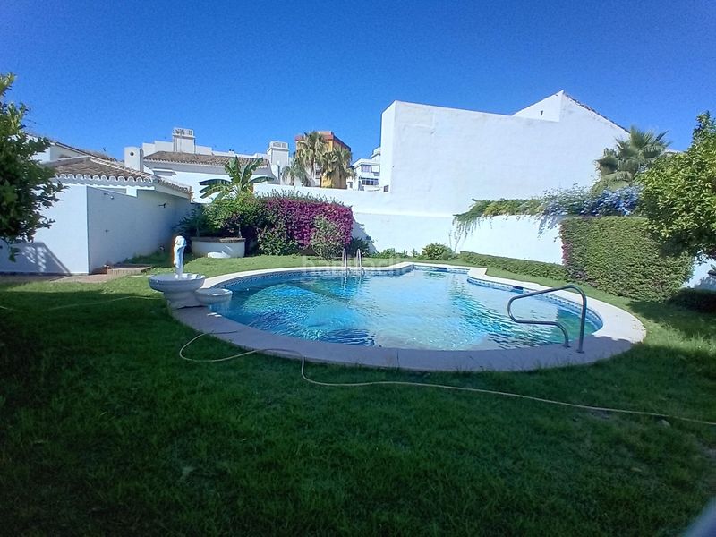 Foto 5f36a513-cfea-4143-a731-6d1693b3b869. Chalet en calle calle antequera 8 exclusiva villa en el corazón avda. de mijas por 1.8m en Fuengirola