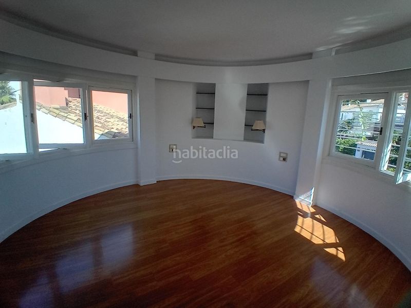 Foto b8edbe09-f30a-4e69-beb5-2bd75aade504. Chalet en calle calle antequera 8 exclusiva villa en el corazón avda. de mijas por 1.8m en Fuengirola