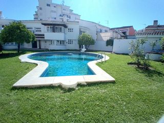 Chalet in Calle calle antequera 8. Exclusiva villa en el corazón de fuengirola  avda. de mijas por