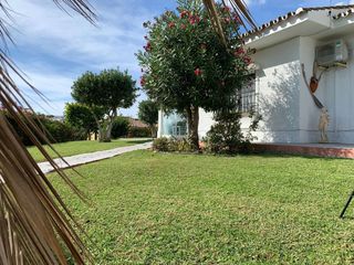 House  Avenida  de jerez 259. Encantadora villa junto al mar