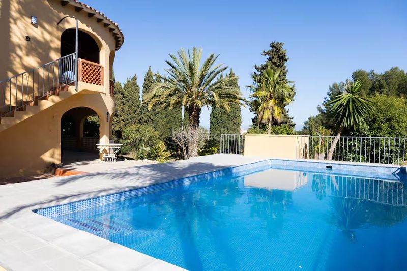 Foto a545454c-8060-4d9a-be1e-548e8c2aa683. Casa amb piscina a Benicolada - Las Adelfas Calp