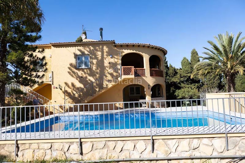Foto dea4d48b-2b5e-40ce-964a-8bcd9a371cdf. Casa amb piscina a Benicolada - Las Adelfas Calp