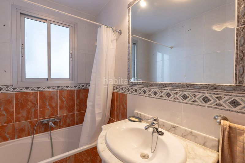 Foto fc109d56-03dc-4e8b-9ccd-0b2ace343b0b. Pis a calle cochera 1 a Centro Salobreña