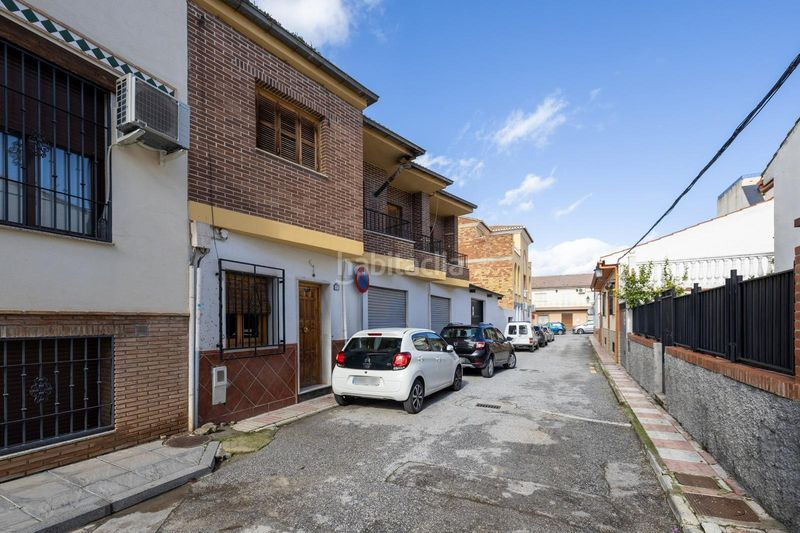 Foto 43c86812-113d-42ea-98fc-42ee7fcf8659. Casa adossada amb aparcament a La Zubia Ciudad Zubia (La)
