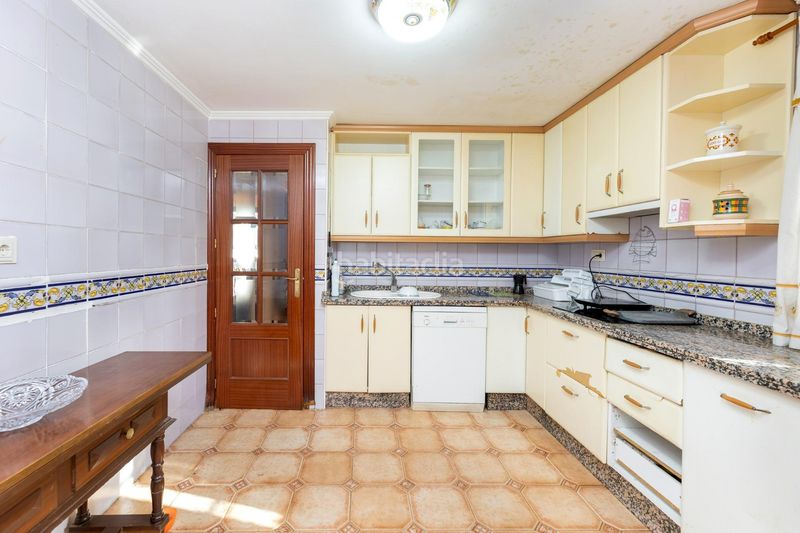 Foto 7c8cb001-246f-42cb-ac3e-e1d0ab5fb7c7. Xalet amb calefacció aparcament piscina a Albolote