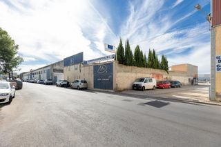 Nau industrial a Atarfe. En venta  recinto con varias dependencias (avenida los alamos at
