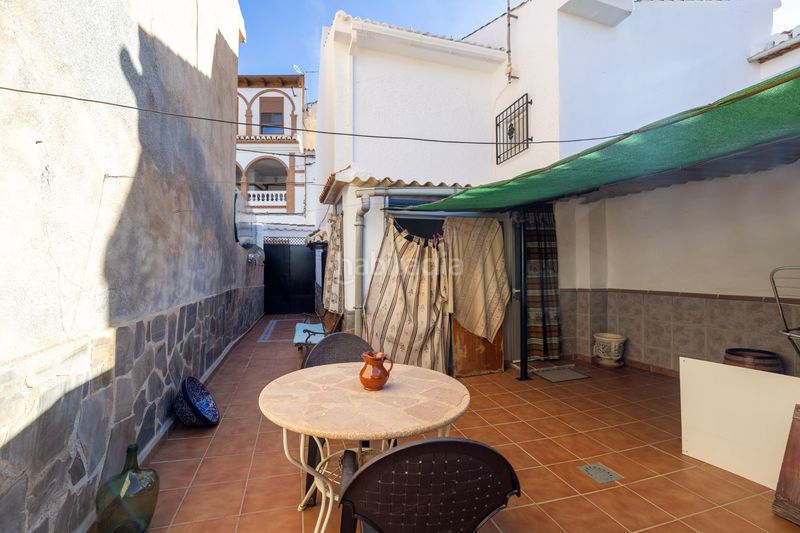 Foto d438c8fd-a630-44ed-a82a-4db761aacb10. Casa adossada a Lecrín