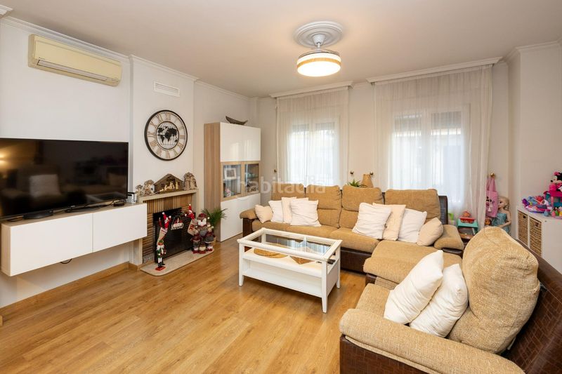 Foto 36ca8fbd-6f79-47ad-b643-240bfe5304e8. Casa aparellada amb calefacció aparcament a Ogíjares