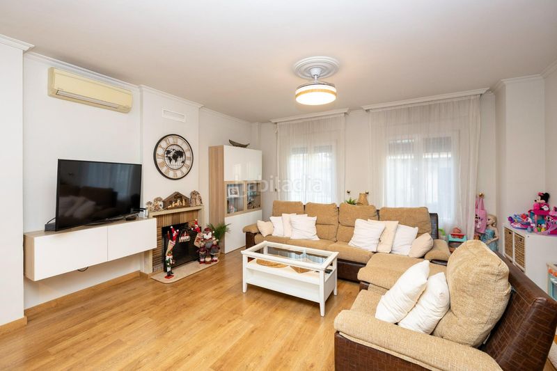 Foto 837faba7-cc07-496c-b8a7-99aabda30a10. Casa aparellada amb calefacció aparcament a Ogíjares